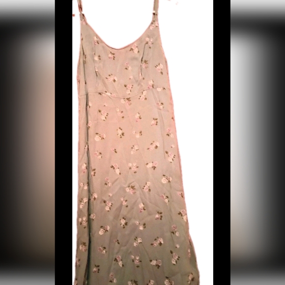 🌿 Vintage-Inspired Floral Midi Dress – Soft Sage Green 🌿 - Picture 3 of 10